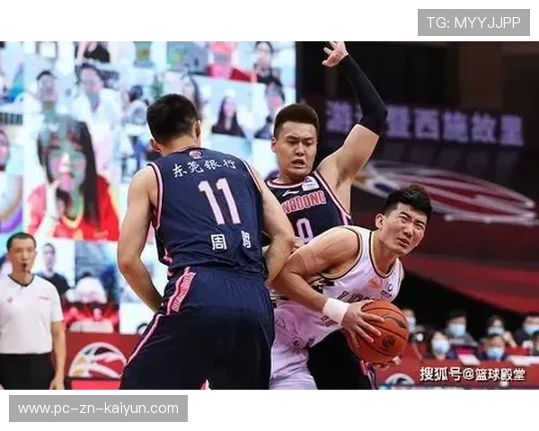 专家提醒:学校需制定球场轮换制度避免抢占与冲突