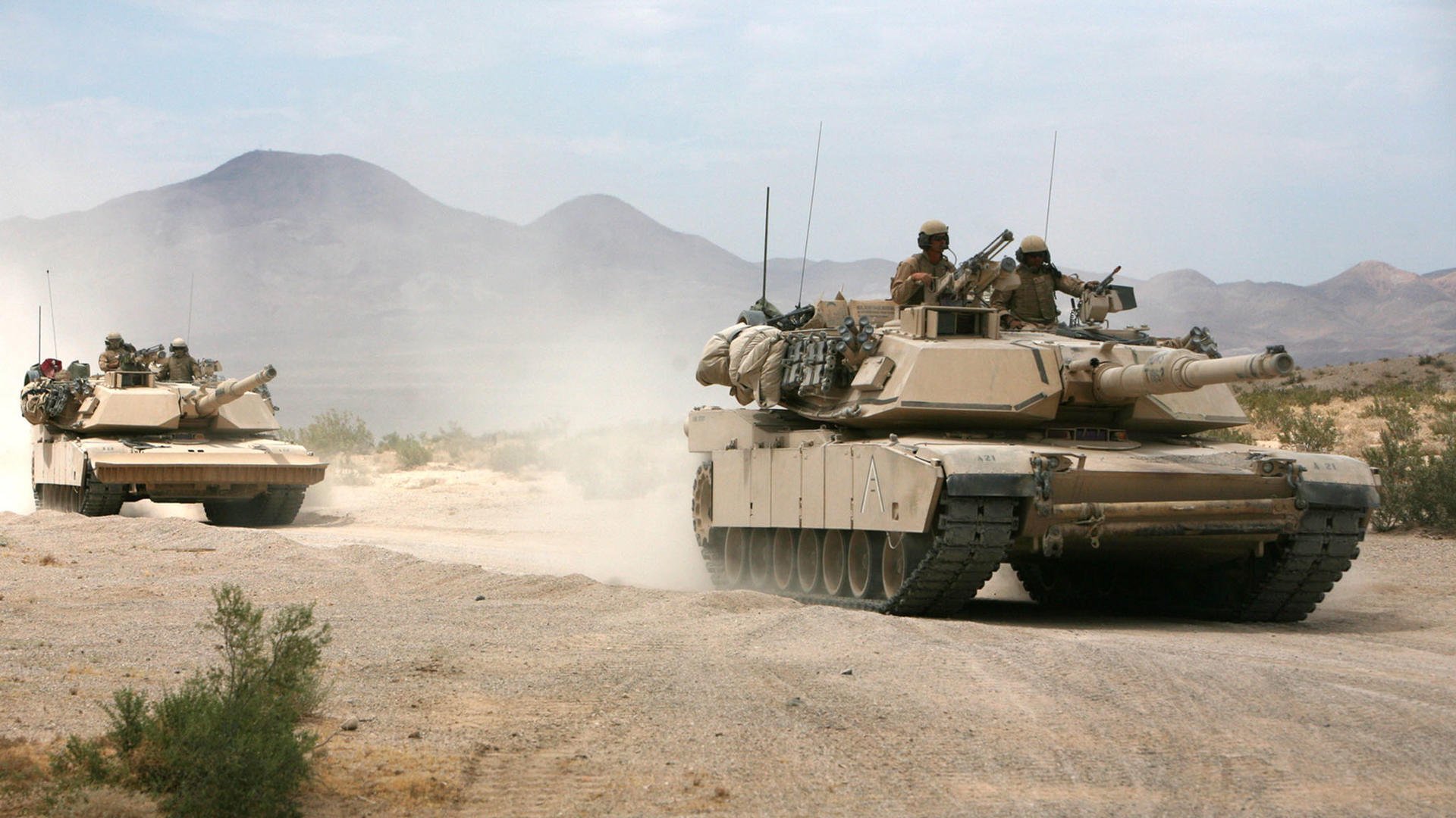 控球中场与创造型前腰形成互补,控球位置