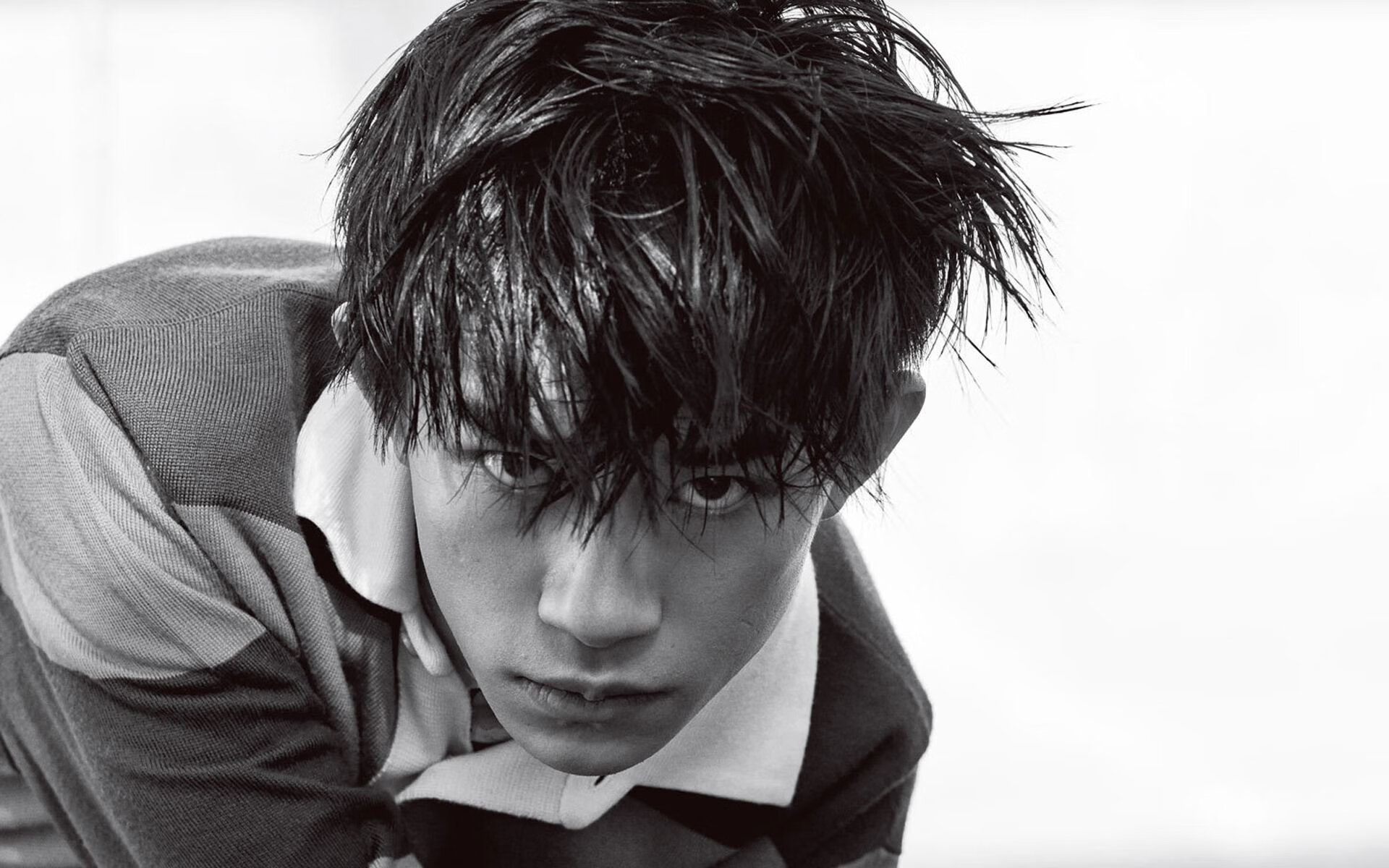 俄朝联动?F-16基地与集束弹同时登场,俄罗斯f16